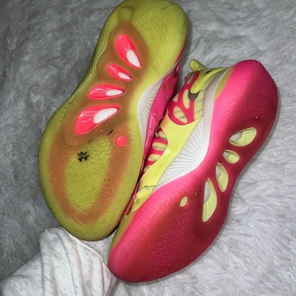 Rigorer Austin Reaves AR2 “Fusion” SE Basketball Shoes Pink & Neon Green size 9 main image 5